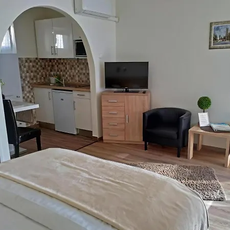 Szecsenyi Apartment