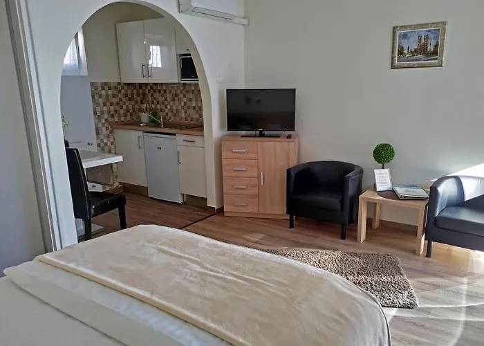 Szecsenyi Apartment