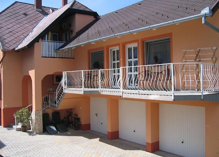 Szecsenyi Apartment