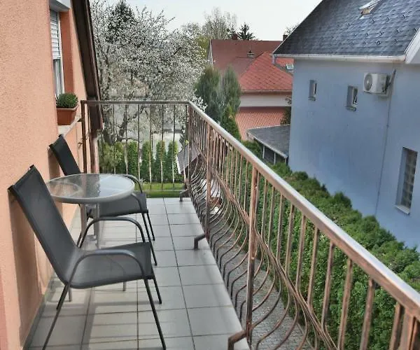 Szecsenyi Apartment